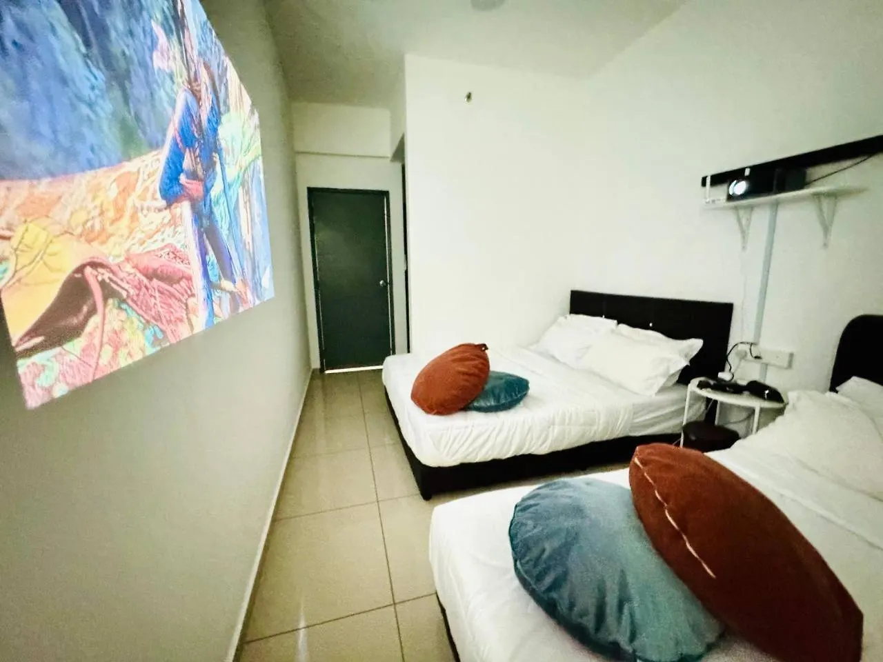 Modern Family-Fun Suites - Infinity Pool, Ps5, Pool Table, Indoor-Cinema With Balcony - M1 Bukit Mertajam 0*,  Ma­lay­sia