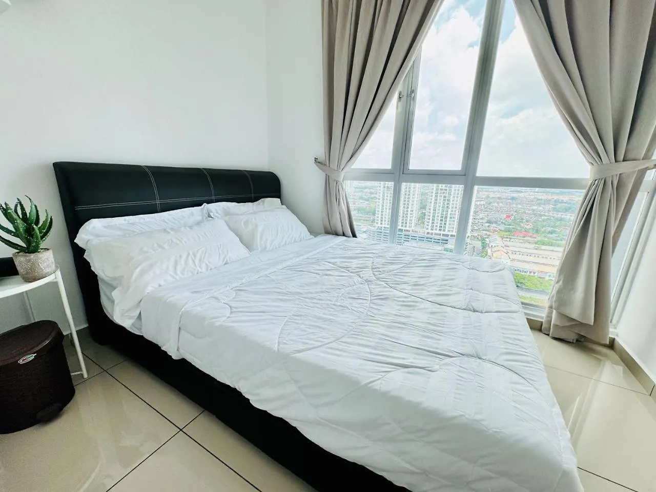 Modern Family-Fun Suites - Infinity Pool, Ps5, Pool Table, Indoor-Cinema With Balcony - M1 Bukit Mertajam Ma­lay­sia