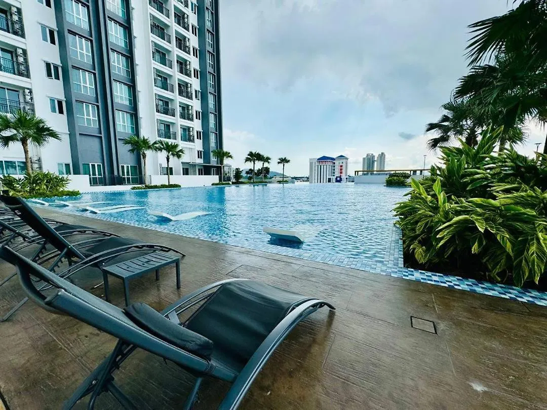 Modern Family-Fun Suites - Infinity Pool, Ps5, Pool Table, Indoor-Cinema With Balcony - M1 Bukit Mertajam 0*,  Ma­lay­sia