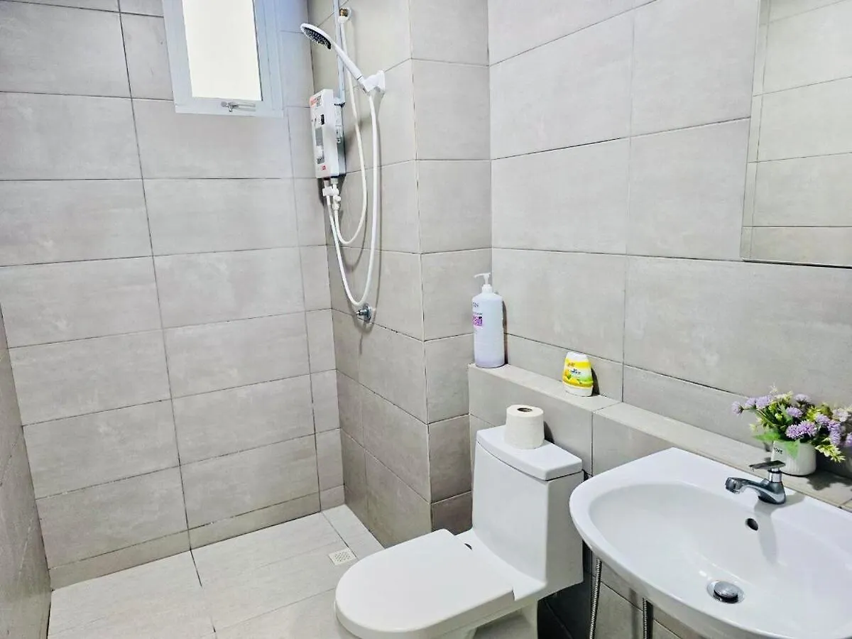 Apartment Modern Family-Fun Suites - Infinity Pool, Ps5, Pool Table, Indoor-Cinema With Balcony - M1 Bukit Mertajam