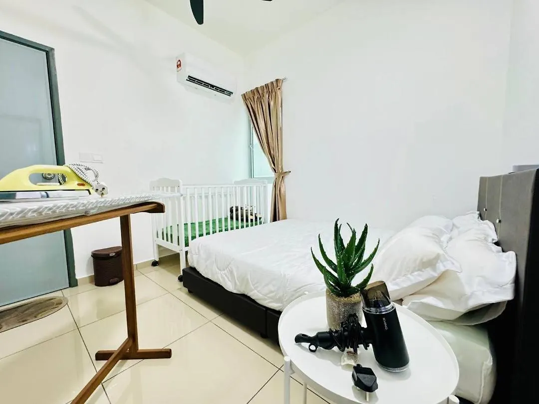 Apartment Modern Family-Fun Suites - Infinity Pool, Ps5, Pool Table, Indoor-Cinema With Balcony - M1 Bukit Mertajam Ma­lay­sia